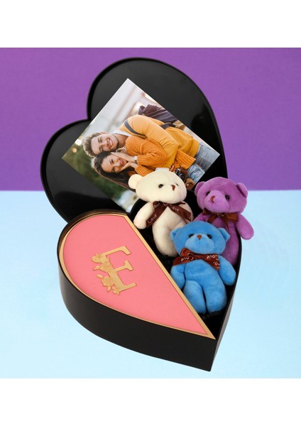 Kişiye Özel Kalpli Kutu Baş Harf Tasarımlı Kalp Kutu ve Peluş Ayıcık Anahtarlık Buketi (Pembe-Altın)