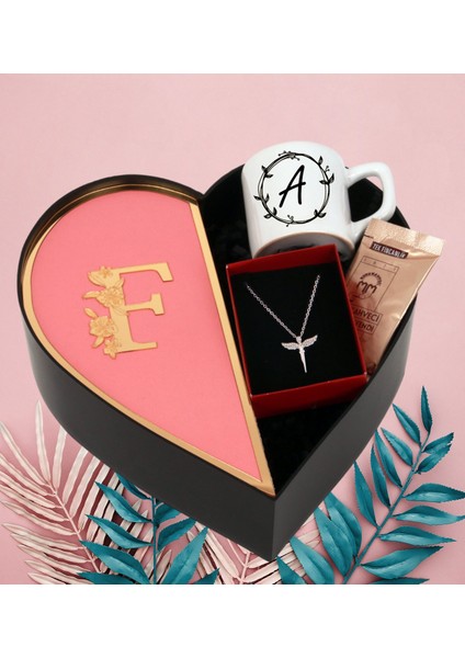 Kişiye Özel Baş Harf Tasarımlı Kalp Kutu ve Peluş Ayıcık Anahtarlık Melek Kolye ve Baş Harf Tasarımlı Türk Kahvesi Fincanı