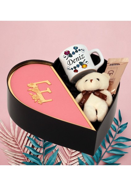 Kişiye Özel Baş Harf Tasarımlı Kalp Kutu ve Peluş Ayıcık Anahtarlık ve Isim Tasarımlı Türk Kahvesi Fincan