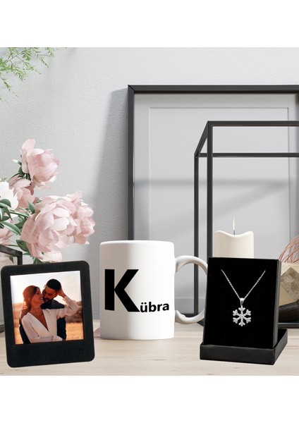 Kişiye Özel Isim Tasarımlı Kupa Bardak ve Resimli Siyah Çerçeve Kartanesi Kolye