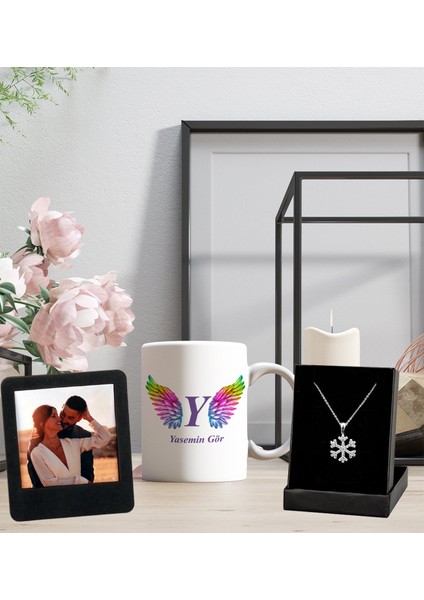 Kişiye Özel Baş Harf ve Isim Soyisim Tasarımlı Kupa Bardak ve Resimli Siyah Çerçeve Kartanesi Kolye