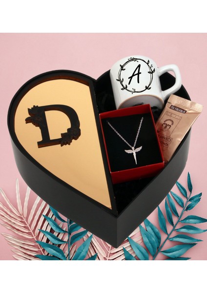 Kişiye Özel Baş Harf Tasarımlı Kalp Kutu ve Peluş Ayıcık Anahtarlık Melek Kolye ve Baş Harf Tasarımlı Türk Kahvesi Fincanı