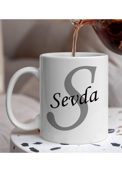 Kişiye Özel Baş Harf ve Isim Tasarımlı Kupa Bardak Peluş Ayıcık Anahtarlı Ahşap Siyah Çerçeve ve Kartanesi Kolye Seti (Gri) fiyatları