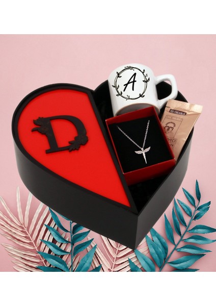 Kişiye Özel Baş Harf Tasarımlı Kalp Kutu ve Peluş Ayıcık Anahtarlık Melek Kolye ve Baş Harf Tasarımlı Türk Kahvesi Fincanı