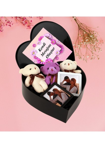Kalpli Kutu Kişiye Özel Kendi Mesajını Oluştur Tasarımlı Kalp Kutu ve Üç'lü Peluş Ayıcık Anahtarlık Buketi Ikili Çerçeve