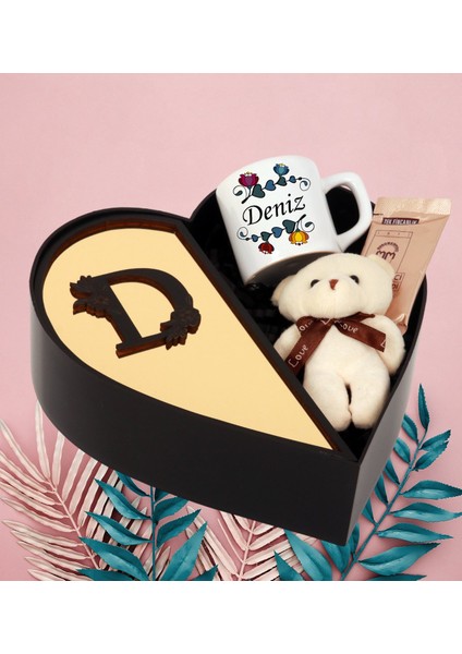 Kişiye Özel Baş Harf Tasarımlı Kalp Kutu ve Peluş Ayıcık Anahtarlık ve Isim Tasarımlı Türk Kahvesi Fincan