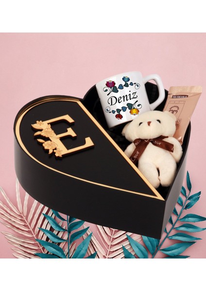 Kişiye Özel Baş Harf Tasarımlı Kalp Kutu ve Peluş Ayıcık Anahtarlık ve Isim Tasarımlı Türk Kahvesi Fincan