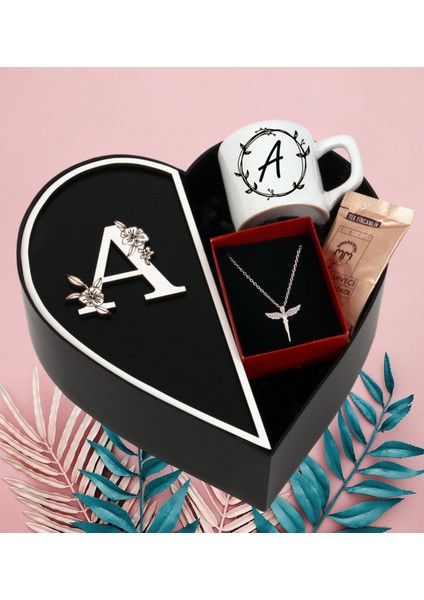 Kişiye Özel Baş Harf Tasarımlı Kalp Kutu ve Peluş Ayıcık Anahtarlık Melek Kolye ve Baş Harf Tasarımlı Türk Kahvesi Fincanı