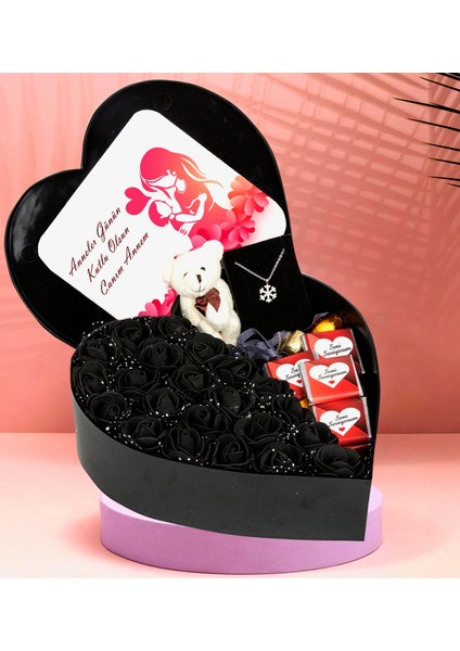 Anneler Gününe Özel Kalp Kutu Tasarımlı New Kalp Kutu Çiçek Çikolata Buketi Kartanesi Kolye ve Peluş Ayıcık Anahtarlık (Siyah)