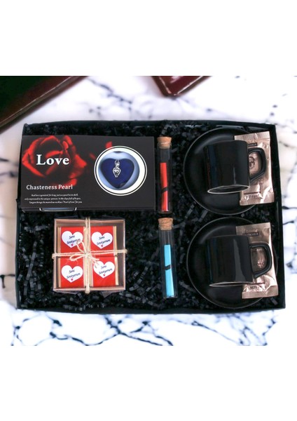 Istiridye Içinde Gerçek Inci Kolye & 2 Li Kahve Fincanı 2 Li Türk Kahvesi Kalpli Kutuda Madlen Çikolata ve Sürpriz Set