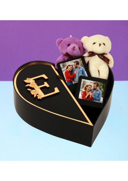 Kişiye Özel Kalpli Kutu Aynalı Pleksi Baş Harf Tasarımlı Kalp Kutu ve Çift Peluş Ayıcık Anahtarlık Çerçeve (Siyah-Gold)