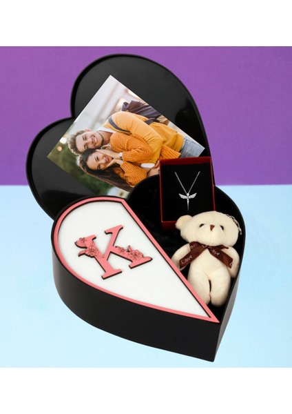 Kişiye Özel Kalpli Kutu Baş Harf Tasarımlı Kalp Kutu ve Peluş Ayıcık Anahtarlık ve Melek Kolye (Beyaz-Pembe)