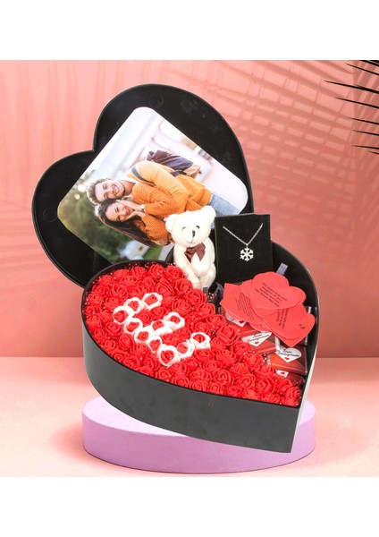 Kalp Kutu Tasarımlı Kişiye Özel Baş Harfli Fotoğraflı New Kalp Kutu Çiçek Çikolata Buketi Ayıcık Anahtarlık Özel Aşk Sözleri