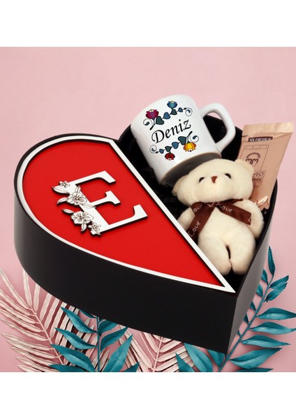 Kişiye Özel Baş Harf Tasarımlı Kalp Kutu ve Peluş Ayıcık Anahtarlık ve Isim Tasarımlı Türk Kahvesi Fincan