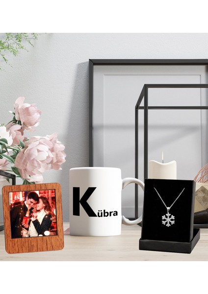 Kişiye Özel Isim Tasarımlı Kupa Bardak Resimli Ahşap Kahve Çerçeve ve Kartanesi Kolye Set.
