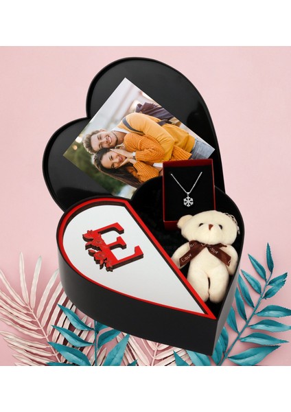 Kişiye Özel Kalpli Kutu Pleksi Baş Harf Tasarımlı Kalp Kutu ve Peluş Ayıcık Anahtarlık ve Kartanesi Kolye