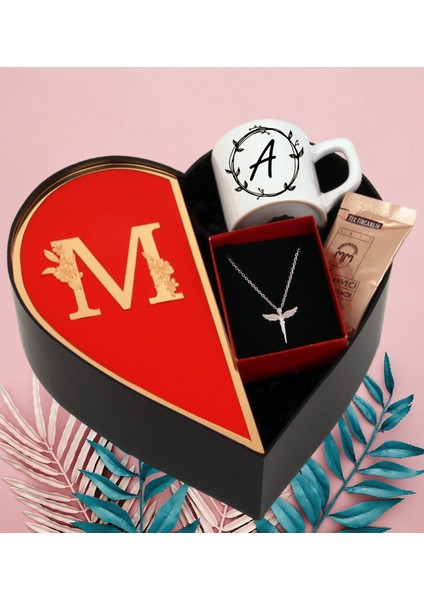 Kişiye Özel Baş Harf Tasarımlı Kalp Kutu ve Peluş Ayıcık Anahtarlık Melek Kolye ve Baş Harf Tasarımlı Türk Kahvesi Fincanı