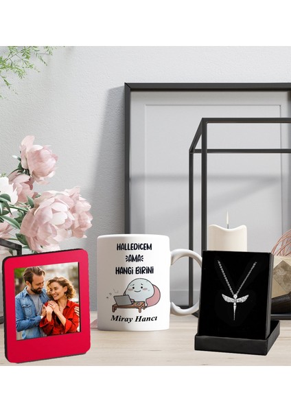 Kişiye Özel Isim Soyisim Halledicem Ama Hangi Birini Tasarımlı Kupa Bardak ve Resimli Kırmızı Çerçeve Melek Figürlü Kolye