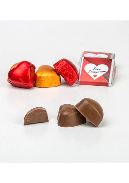 Kalp Kutu Tasarımlı Kişiye Özel Baş Harfli Fotoğraflı New Kalp Kutu Çiçek Çikolata Buketi Kahve Fincanı ve Hello Kity Anahtarlık fiyatları