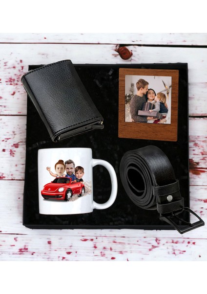 Kişiye Özel Aile Karikatür Tasarımlı Kupa Bardak Erkek Mekanizmalı Cüzdan Kemer Ahşap Mdf Siyah Çerçeve