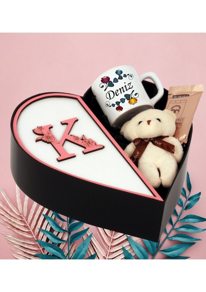 Kişiye Özel Baş Harf Tasarımlı Kalp Kutu ve Peluş Ayıcık Anahtarlık ve Isim Tasarımlı Türk Kahvesi Fincan