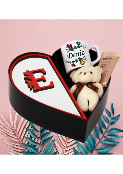 Kişiye Özel Baş Harf Tasarımlı Kalp Kutu ve Peluş Ayıcık Anahtarlık ve Isim Tasarımlı Türk Kahvesi Fincan
