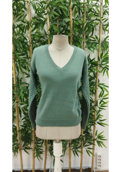 Kadın Uzun Kollu V Yaka Kol Delikli Baklava Desen Detaylı Triko Kazak fırsatları