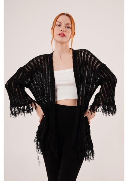 Püskül Detaylı Delikli Model Siyah Hırka