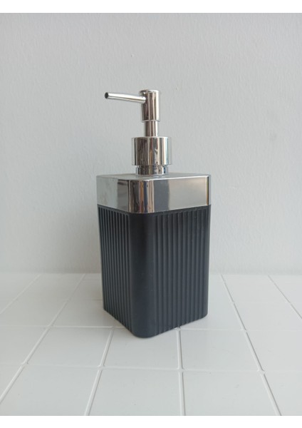 Modern Tasarım Siyah Sabunluk – Minimalist ve Dayanıklı
