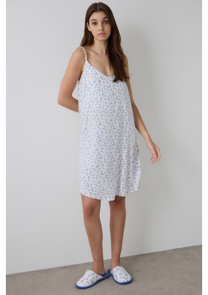 Optik Beyaz Lilah Çiçekli V Yaka Ayarlanabilir Askılı Gecelik