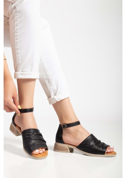 Kadın Hakiki Deri Kalın Bantlı Alçak Topuklu Sandalet - Sıyah-Krep