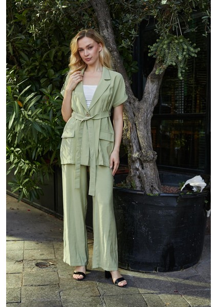 Kadın Ipeksi Modal Kumaş Yakalı Düşük Omuzlu Apoletli Beli Kemerli Kısa Kol Düğmeli Ceket-Yağ Yeşil