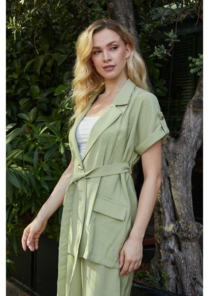 Kadın Ipeksi Modal Kumaş Yakalı Düşük Omuzlu Apoletli Beli Kemerli Kısa Kol Düğmeli Ceket-Yağ Yeşil fiyatları
