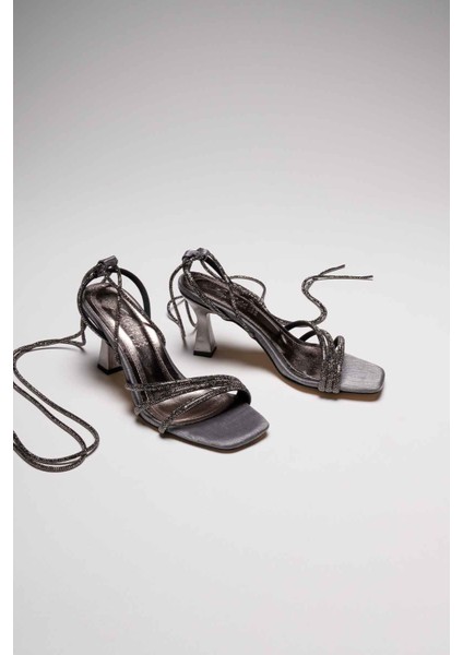 South Premium Platin Taşlı Kadın Topuklu Sandalet fırsatları