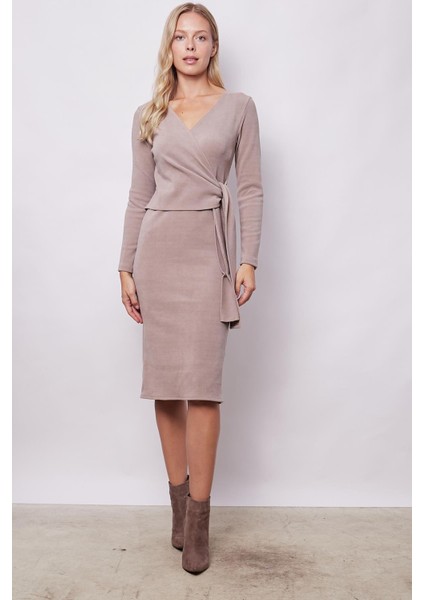Kadın Hafif Likralı Triko Kruvaze Anvelop Bağcıklı Uzun Kol Diz Altı Uzun Elbise-Bej modelleri