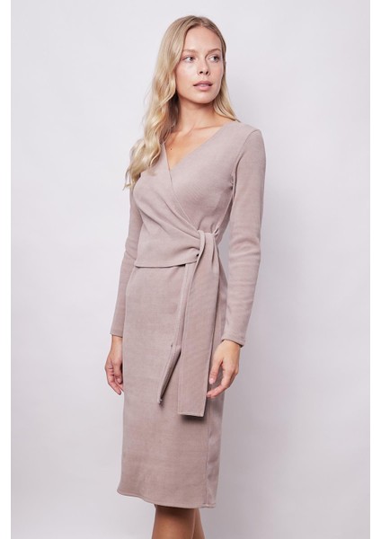 Kadın Hafif Likralı Triko Kruvaze Anvelop Bağcıklı Uzun Kol Diz Altı Uzun Elbise-Bej fırsatları