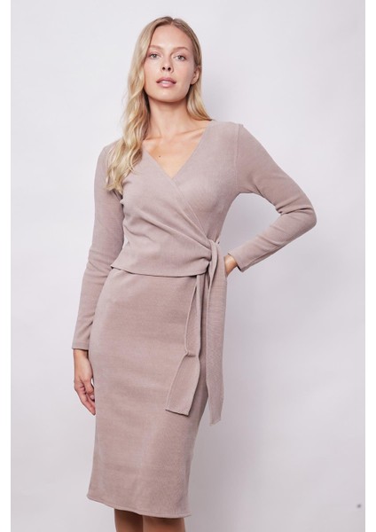 Kadın Hafif Likralı Triko Kruvaze Anvelop Bağcıklı Uzun Kol Diz Altı Uzun Elbise-Bej indirimleri