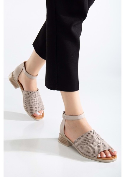 Kadın Hakiki Deri Kalın Bantlı Alçak Topuklu Sandalet - Silvergrey