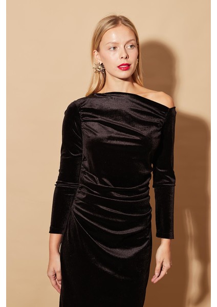 Kadın Likralı Kadife Omuzu Dekolteli Önü Büzgülü Diz Altı Yırtmaçlı Abiye Şık Gece Yılbaşı Elbisesi-Siyah fırsatları