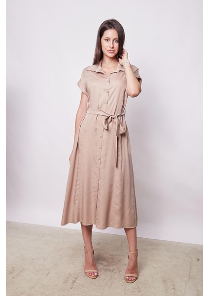 %100 Iyocell Akıcı Şık Kumaş Yakalı Düşük Omuzlu Duble Kollu Bağcıklı Midi Boy Diz Altı Elbise-Camel modelleri