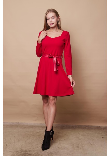 Kadın Likralı Krep Kumaş Kalp Yakalı Uzun Kol Eteği Kiloş Elbise-Kırmızı modelleri