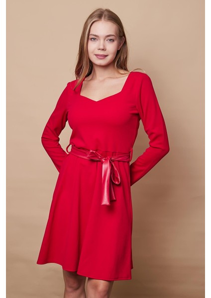 Kadın Likralı Krep Kumaş Kalp Yakalı Uzun Kol Eteği Kiloş Elbise-Kırmızı fırsatları