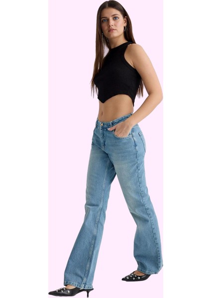Kadın Pamuklu Flare Jean Günlük Şıklığı Yakala Kaliteli Malzeme Yaz Aylarının Vazgeçilmezi fiyatları