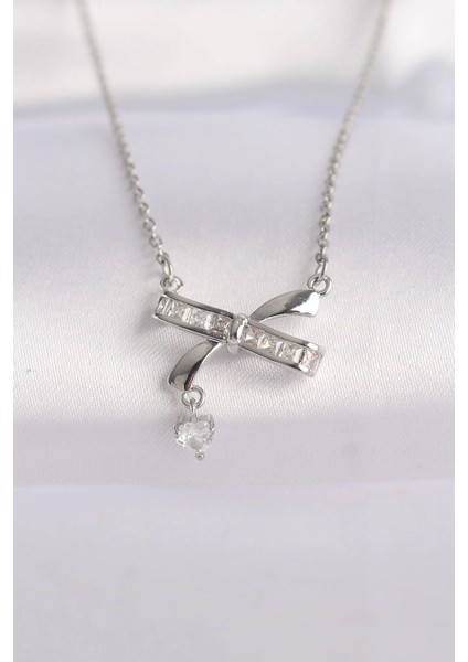 316L Çelik Zincir Gümüş Renk Zirkon Taşlı Kalp Detay Fiyonk Kolye