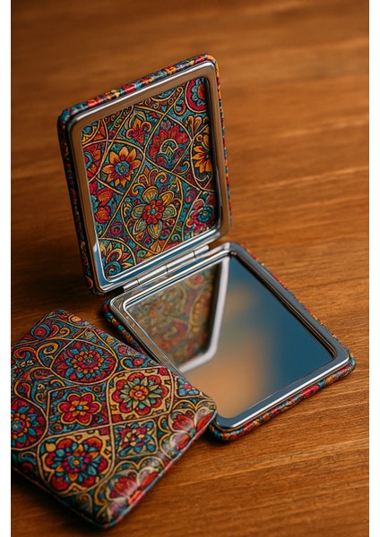 Desenli Metal Çerçeveli Cep Aynası – Çift Taraflı – Renkli El Işlemeli Tasarım 3 Adet fiyatları