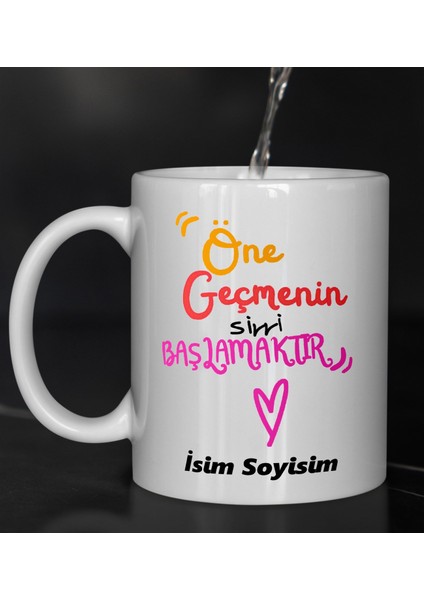 Komik - Esprili Kupa Bardak Öne Geçmenin Sırrı Başlamaktır Tasarımlı Komik Kupa Bardak