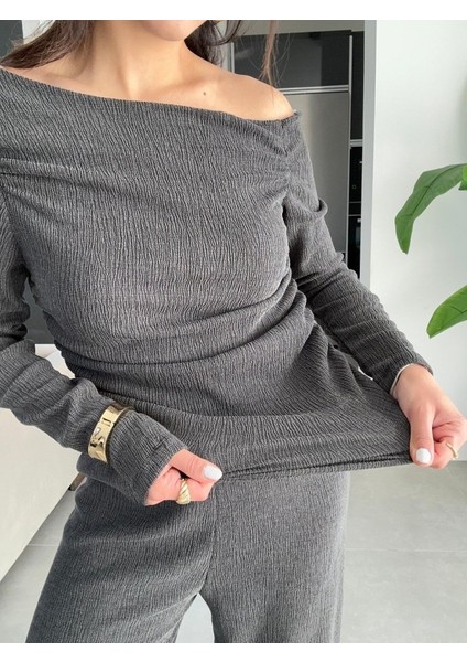 Kadın Kayık Yaka Yanı Büzgülü Omuz Dekolteli Bluz Vesalaş Ispanyol Paça Pantolon Ikili Takım