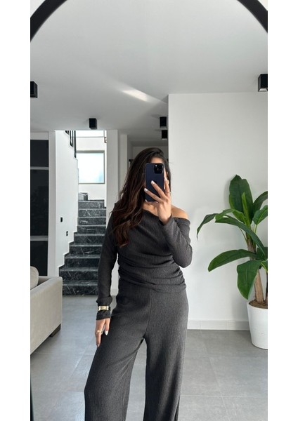 Kadın Kayık Yaka Yanı Büzgülü Omuz Dekolteli Bluz Vesalaş Ispanyol Paça Pantolon Ikili Takım fiyatları