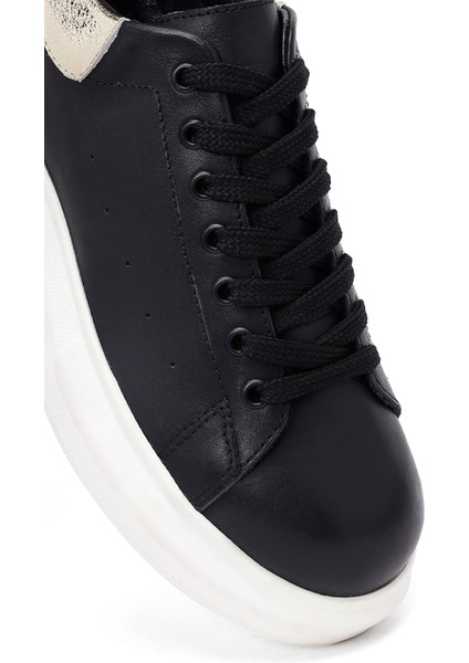Kadın Siyah Bağcıklı Kalın Tabanlı Deri Sneaker 25AFD220518