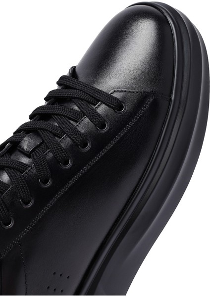 Erkek Siyah Bağcıklı Kalın Tabanlı Deri Sneaker 25WFD611618